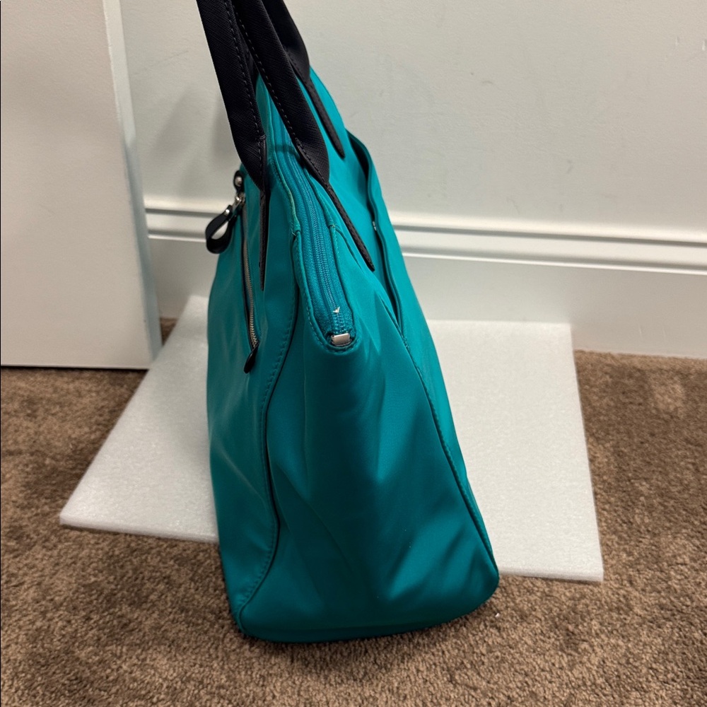 Michael Kors Kelsey teal aquamarine medium nylon tote bag - Picture 2 of 11